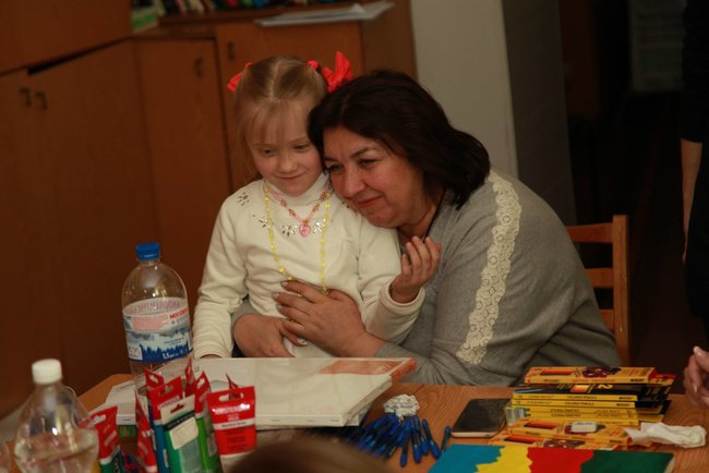 На сьогодні у нас під опікою понад 450 дітей бійців, загиблих на війні. Не обходимо увагою і тих, у кого батьки закінчили життя самогубством, - волонтер Світлана Бахвалова 02