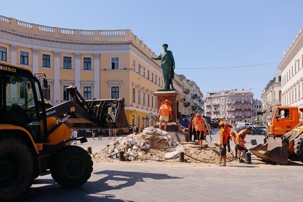 Пам’ятник Дюку де Рішельє в Одесі після демонтажу захисної конструкції
