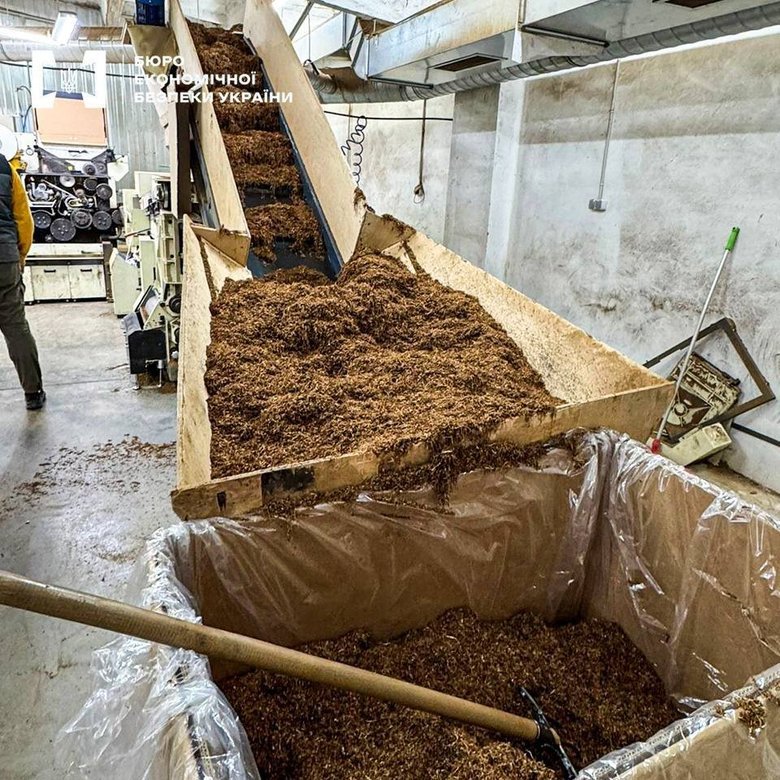 БЕБ знайшло найбільшу в Україні підпільну фабрику у Чернівцях