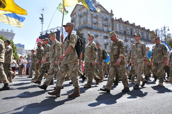 Давно не було таких теплих маршів: тисячі бійців пройшли центром столиці 07
