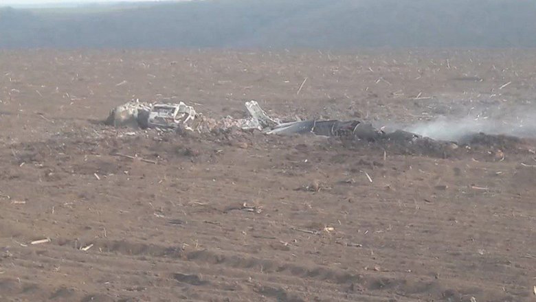 Уламки російської ракети Калібр, яку знешкодила українська ППО, знайшли в полі на Вінниччині 04