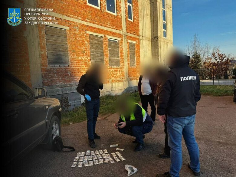 затримання схемщиків для ухилянтів