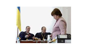 Аутсайдеры выборов недовольны решением суда по иску к ЦИК: Богословская зовет всех на Майдан, Витренко собирается в Европу