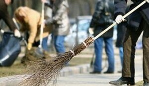 На ТОТ Луганщини окупанти виводять бюджетників прибирати вулиці