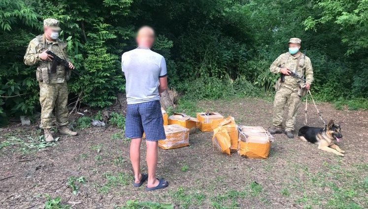 Чоловік приніс із Росії 6 ящиків з іграшками, його затримали прикордонники. ВІДЕО+ФОТОрепортаж