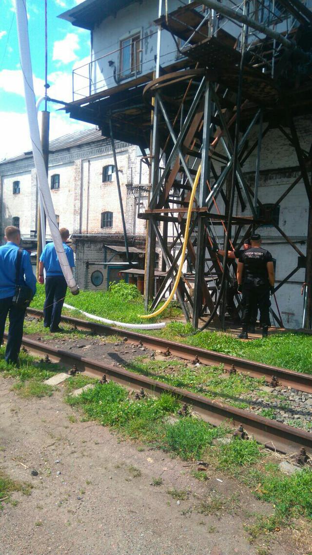 Податкова міліція проводить широкомасштабну спецоперацію: на 41 спиртзаводі відбуваються обшуки 03