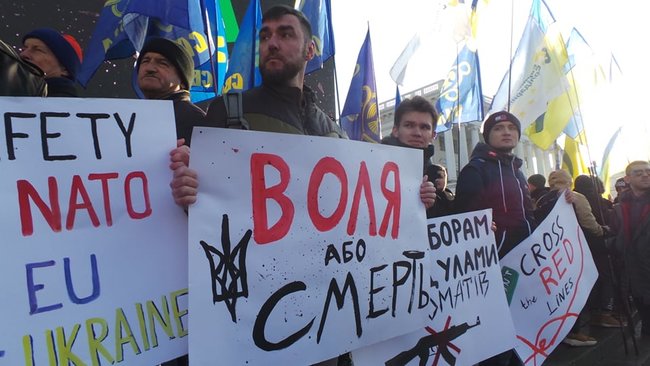Червоні лінії для Зе: на Майдане состоялось вече в преддверии встречи Зеленского и Путина 03