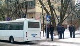 Беспредел киевской милиции: парковка на пешеходном переходе под знаком "Остановка запрещена". ФОТО