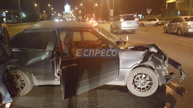 Масштабна ДТП у Києві: зіткнулися пять автомобілів, троє постраждалих 05 Масштабна ДТП у Києві: зіткнулися пять автомобілів, троє постраждалих 05
