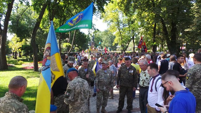 Давно не було таких теплих маршів: тисячі бійців пройшли центром столиці 02
