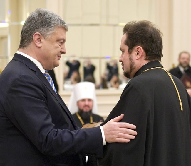 Порошенко вручил государственные награды представителям Вселенского Патриархата 03