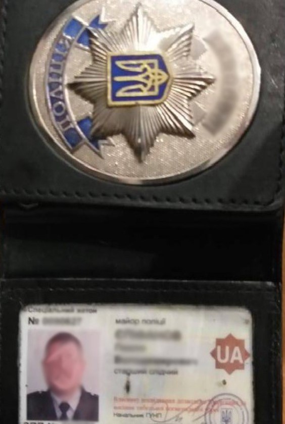 Майор полиции организовал наркопритон в Запорожье 04