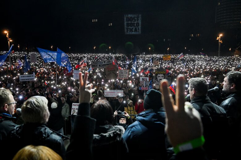 Словаки на протестах 21 лютого вимагали відставки Фіцо