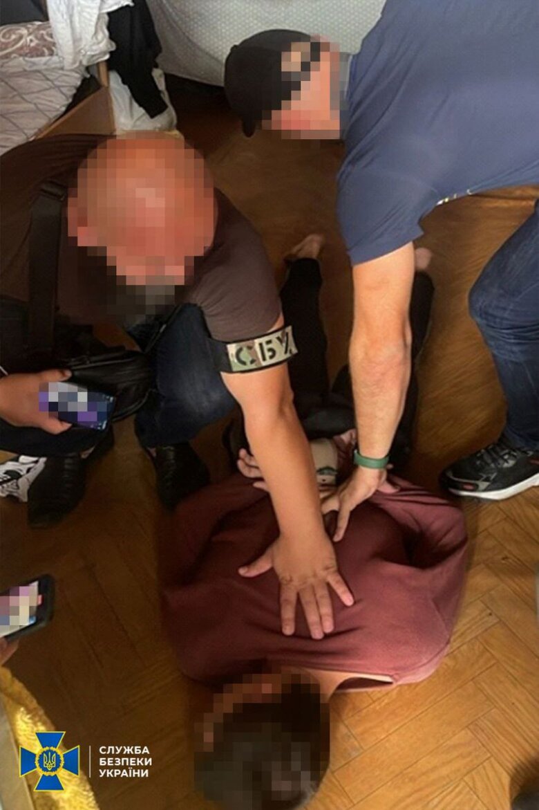 У Києві затримали п'ятьох молодиків за підпали автівок військових