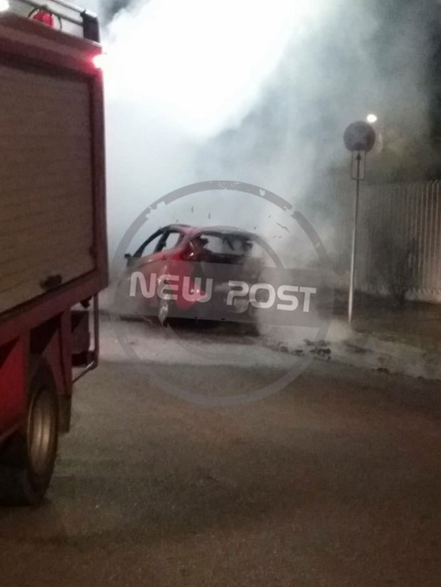 В Афінах напали на українське посольство. Спалили кілька автомобілів, - МЗС. 04
