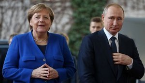 Меркель відмовилася бути посередником у переговорах з Путіним