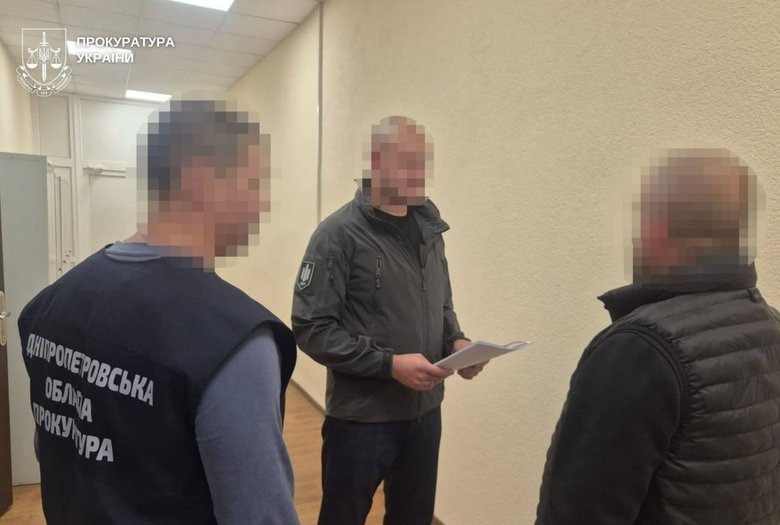 Поліцейські напали на жителя Нікополя заради $68 тис