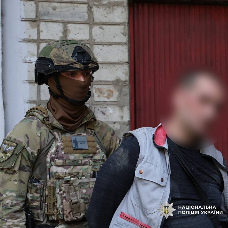 Полиция Харьковской области задержала нападавших на квартиру пожилой женщины