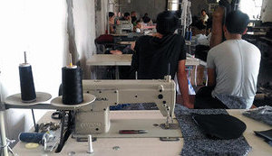 16 в'єтнамців із дітьми шили одяг у підпільному цеху під Херсоном. ФОТОрепортаж