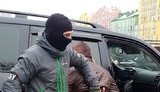 СБУ спільно з ГПУ блокували в Києві незаконний збут зброї, до складу угруповання входив військовослужбовець Нацгвардії. ФОТОрепортаж
