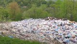 Тонни сміття накопичилися в туристичному селі Кваси на Закарпатті: засмічується Тиса. ВIДЕО