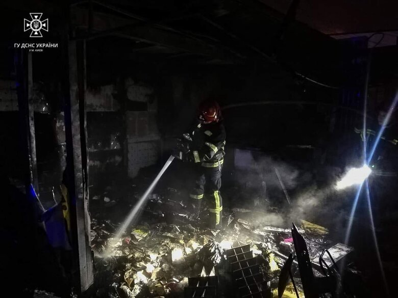 У кіоску в Києві вибухнув газовий балон. Постраждали 5 людей 02