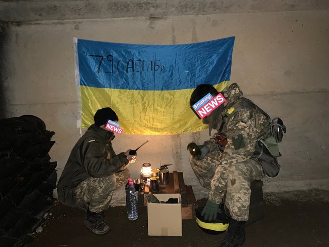 Японские косплееры делают фотосеты в образах киборгов, героически защищавших ДАП: Наших воинов копируют, как мифических героев 02