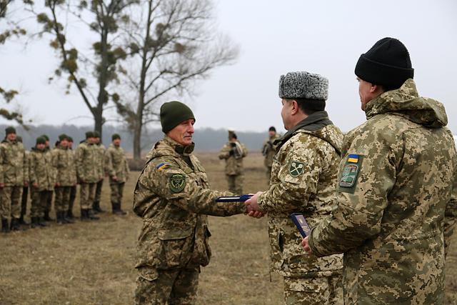 Полторак вручил награды военнослужащим 53 отдельной мехбригады 07 Полторак вручил награды военнослужащим 53 отдельной мехбригады 07