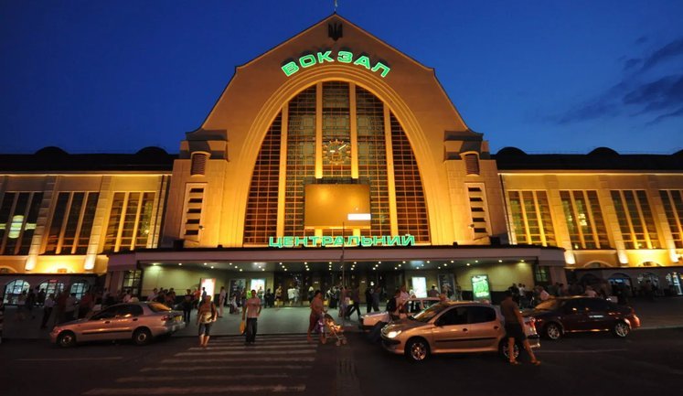 Ukrzaliznytsia responds to rumours of possible strike on Kyiv’s main railway station
