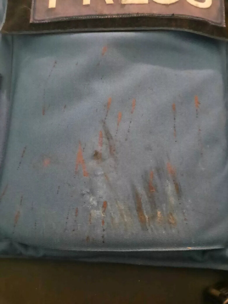 Під час обстрілу Херсону загинув фіксер La Repubblica Богдан Бітік. Кореспондент Коррад Зуніно поранений 03