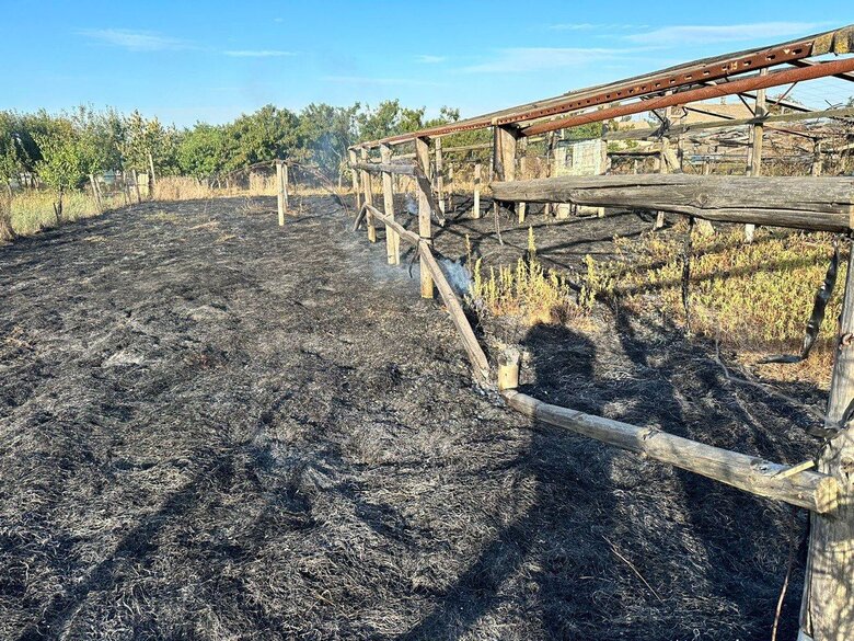 Рашисти обстріляли Кізомис на Херсонщині запалювальними боєприпасами. Згоріли будинки та господарчі споруди 03 Рашисти обстріляли Кізомис на Херсонщині запалювальними боєприпасами. Згоріли будинки та господарчі споруди 03