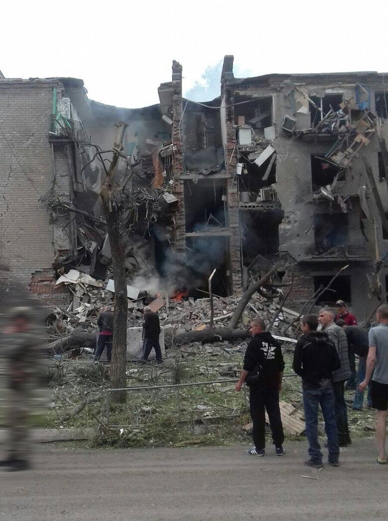 Consequences of enemy airstrike on Avdiivka: two injured, House of Culture and high-rise buildings damaged 01