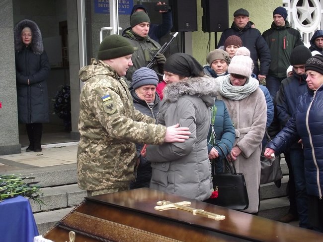 С воином 58-й ОМПБр Антоном Хобой, погибшим 26 января на Донбассе, простились в Шостке 06