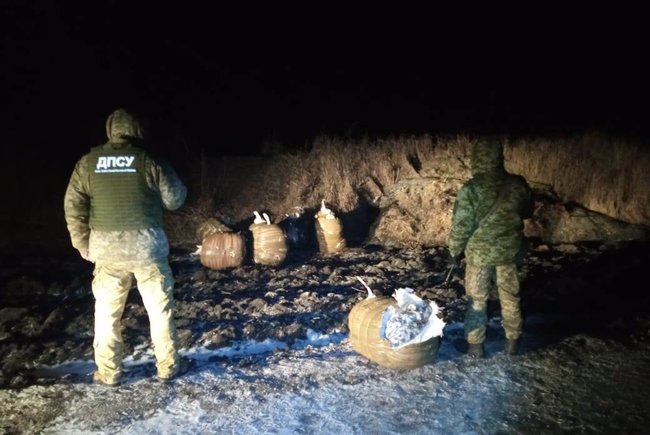 Прикордонники запобігли спробі переміщення з України в РФ контрабандної партії жіночого одягу, - Держприкордонслужба 02