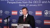 Янукович - инвесторам: "Когда начнут раздеваться женщины - увидете такую красоту"