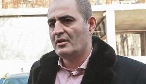 Владелец "Полтавабудцентр" Амирханян прорвался в здание "Укравтодора". ВИДЕО