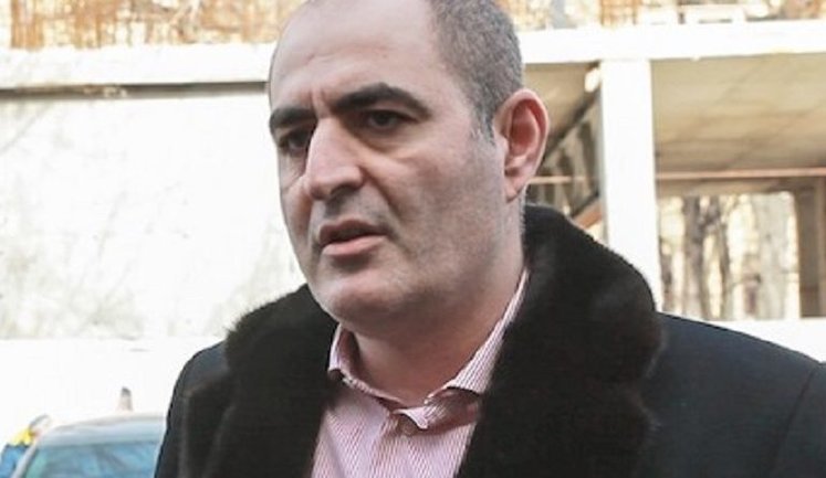 Владелец "Полтавабудцентр" Амирханян прорвался в здание "Укравтодора". ВИДЕО