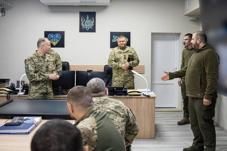 Умеров и Залужный посетили позиции на Восточном направлении, - Минобороны 02