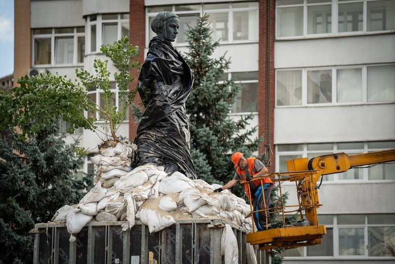 КМДА повідомила про демонтаж захисних конструкцій у центрі Києва