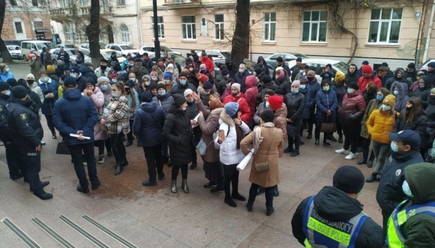 Селяне пикетировали Черновицкую ОГА, потому что год живут без газа 07