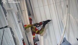 Наслідки дронового удару РФ по меблевому магазину в Харкові. ФОТОрепортаж