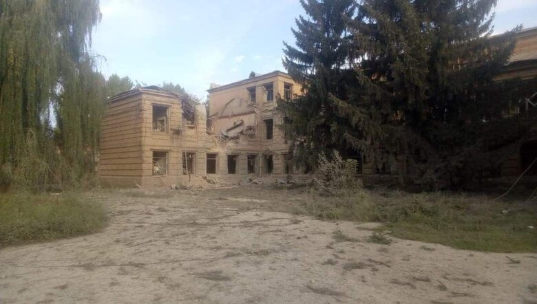 Russian invaders again shelled Sloviansk. Building of chemical engineering school was destroyed, - Mayor Liakh 02