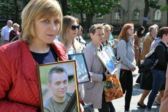 Матері загиблих захисників України пройшли центром Києва 08