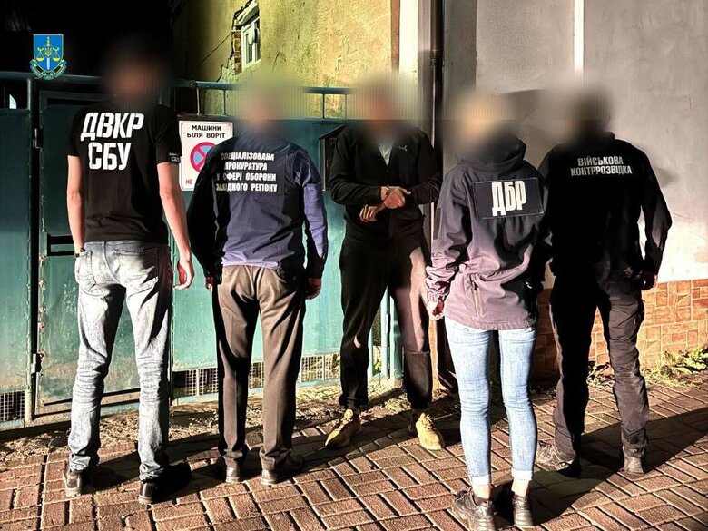 Командира батальйону та солдата затримали на хабарі на Закарпатті