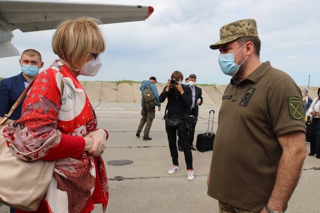 Генсек ОБСЄ Шмід відвідала КПВВ Новотроїцьке на Донеччині 02