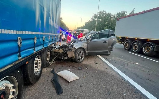 Смертельна ДТП на Житомирському шосе у Києві: загинули мати й 2-річна дитина. ФОТО