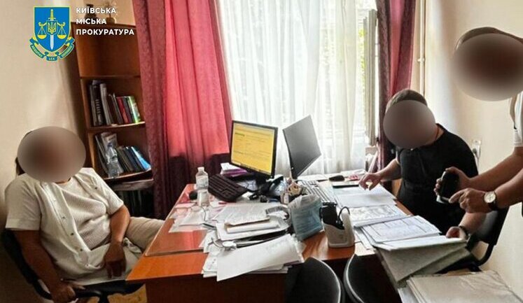 За $11 тис. скеровували до "потрібних" лікарів: схему ухилення від мобілізації викрили у Києві. ФОТОрепортаж