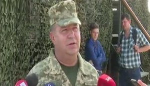 "Я коли читаю "диванних героїв" Фейсбуку, то дивуюся підходу цих людей. Я всіх їх запрошую в ЗСУ", - Полторак про парад. ВIДЕО