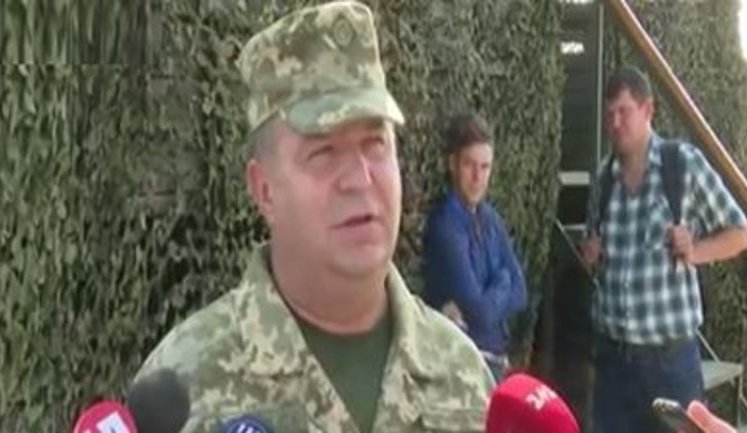 "Я коли читаю "диванних героїв" Фейсбуку, то дивуюся підходу цих людей. Я всіх їх запрошую в ЗСУ", - Полторак про парад. ВIДЕО