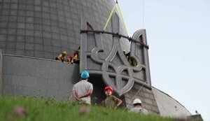 Trident began to be mounted on Motherland. PHOTOS